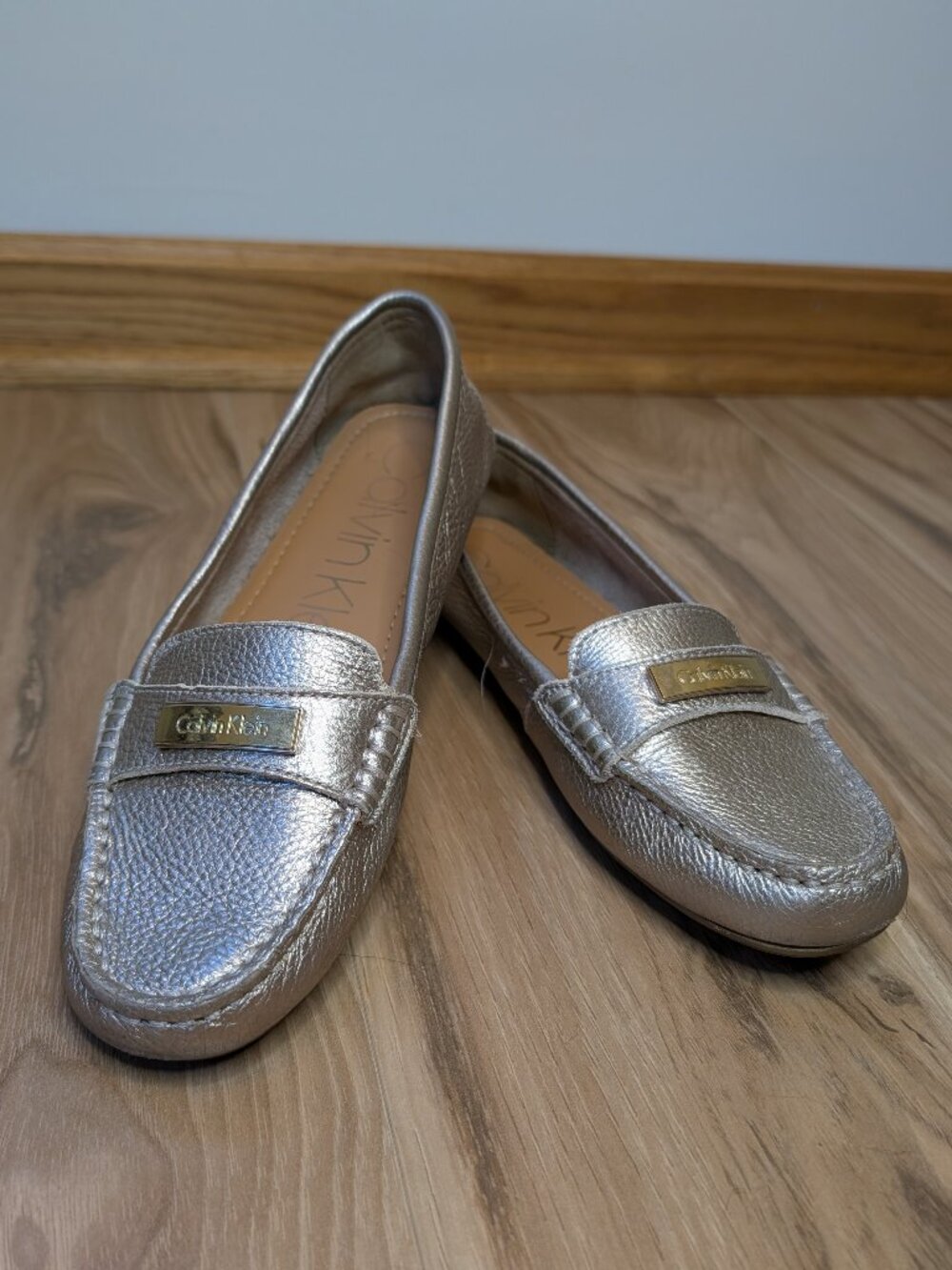 Calvin Klein Womens Pewter Gold Loafers, size 8.5